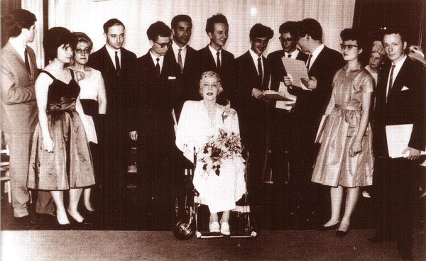 中国女钢琴家顾圣婴逝世